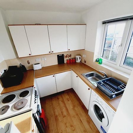 2 Bedroom Rayleigh Apartment Extérieur photo