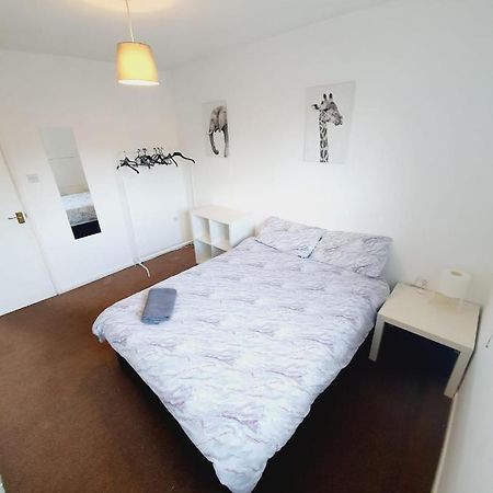 2 Bedroom Rayleigh Apartment Extérieur photo
